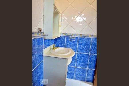 Casa à venda com 320m², 4 quartos e 4 vagasBanheiro da Suíte 2