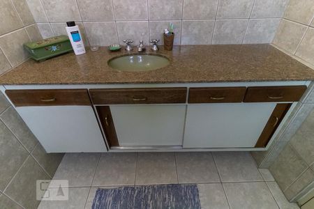 Casa à venda com 225m², 4 quartos e 2 vagasBanheiro da Suíte