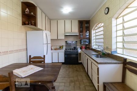 Casa à venda com 225m², 4 quartos e 2 vagasCozinha