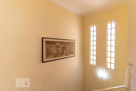 Casa à venda com 225m², 4 quartos e 2 vagasEscada