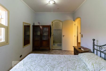 Casa à venda com 225m², 4 quartos e 2 vagasSuíte