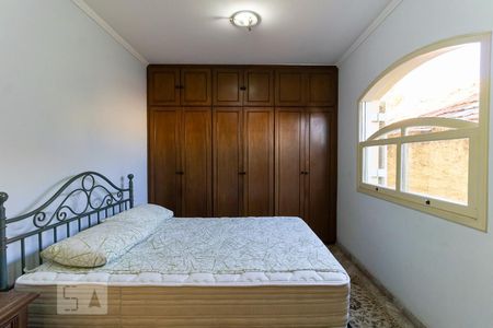 Casa à venda com 225m², 4 quartos e 2 vagasSuíte