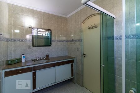 Casa à venda com 225m², 4 quartos e 2 vagasBanheiro da Suíte