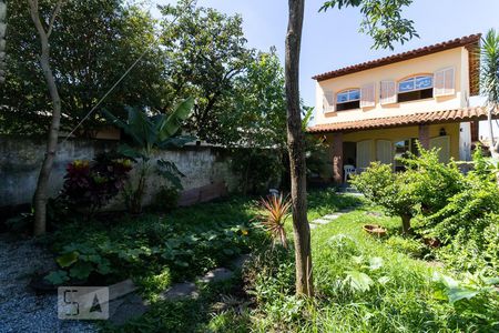 Casa à venda com 225m², 4 quartos e 2 vagasÁrea Externa