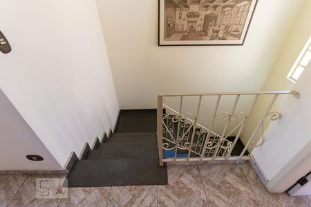 Casa à venda com 225m², 4 quartos e 2 vagasEscada