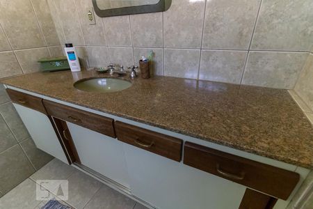 Casa à venda com 225m², 4 quartos e 2 vagasBanheiro da Suíte