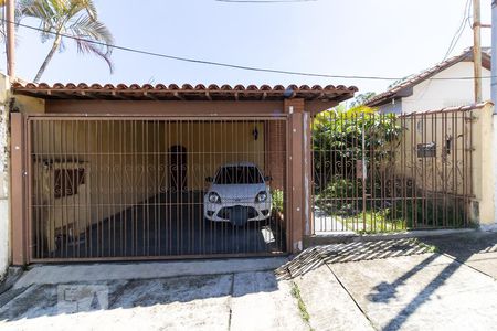 Casa à venda com 225m², 4 quartos e 2 vagasFachada
