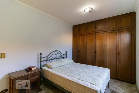 Casa à venda com 225m², 4 quartos e 2 vagasSuíte