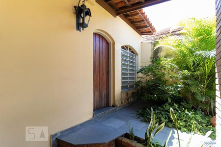 Casa à venda com 225m², 4 quartos e 2 vagasEntrada