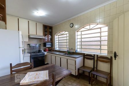 Casa à venda com 225m², 4 quartos e 2 vagasCozinha