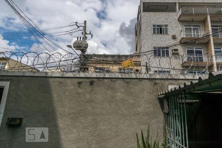 Casa para alugar com 60m², 2 quartos e 2 vagas Casa para alugar com 60m², 2 quartos e 2 vagasCerca cortante do muro