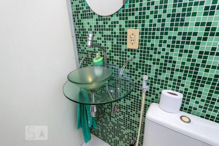 Casa para alugar com 60m², 2 quartos e 2 vagas Casa para alugar com 60m², 2 quartos e 2 vagasBanheiro