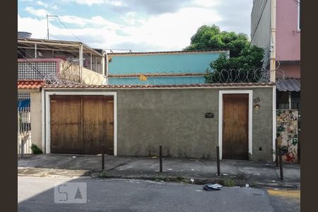 Casa para alugar com 60m², 2 quartos e 2 vagas Casa para alugar com 60m², 2 quartos e 2 vagasFachada