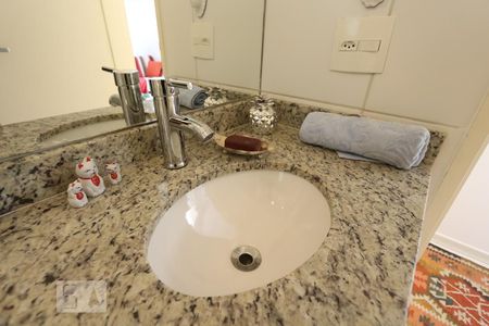 Apartamento à venda com 74m², 2 quartos e 1 vagaBanheiro