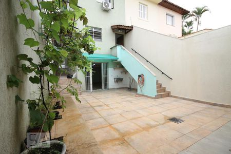 Casa à venda com 150m², 3 quartos e 2 vagasQuintal Fundos