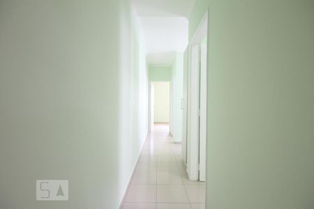 Casa à venda com 150m², 3 quartos e 2 vagasCorredor