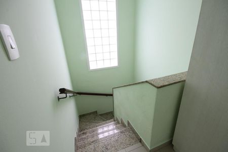 Casa à venda com 150m², 3 quartos e 2 vagasEscada