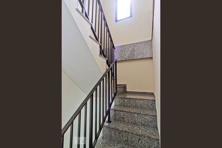 Escada de casa à venda com 3 quartos, 132m² em Vila Pereira Cerca, São Paulo