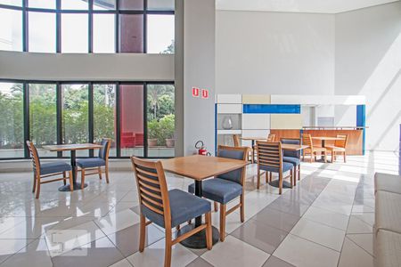 Apartamento para alugar com 37m², 1 quarto e 1 vaga Apartamento para alugar com 37m², 1 quarto e 1 vagaBar