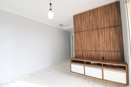 Sala de apartamento para alugar com 2 quartos, 56m² em Setor Goiânia 2, Goiânia