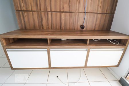 Sala de apartamento para alugar com 2 quartos, 56m² em Setor Goiânia 2, Goiânia