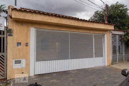 Casa para alugar com 150m², 2 quartos e 2 vagasFachada