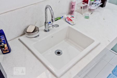 Casa à venda com 400m², 4 quartos e 3 vagasBanheiro da Suíte 2