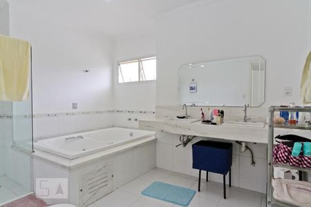 Casa à venda com 400m², 4 quartos e 3 vagasBanheiro da Suíte 1