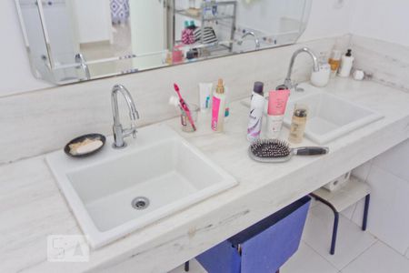 Casa à venda com 400m², 4 quartos e 3 vagasBanheiro da Suíte 1