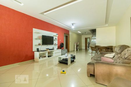 Sala de casa à venda com 6 quartos, 360m² em Irajá, Rio de Janeiro