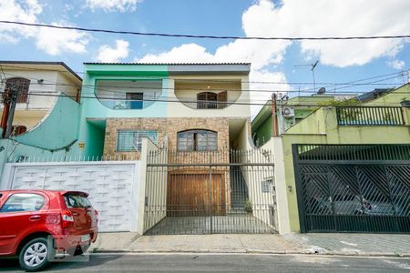 Casa à venda com 210m², 3 quartos e 4 vagasFachada