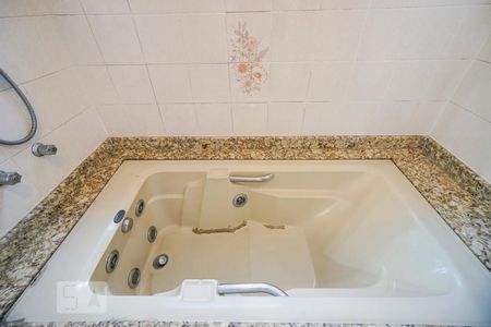 Casa à venda com 210m², 3 quartos e 4 vagasBanheira