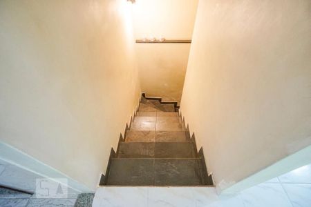 Casa à venda com 210m², 3 quartos e 4 vagasEscada garagem