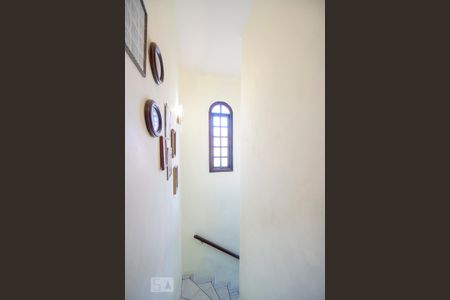 Casa à venda com 210m², 3 quartos e 4 vagasHall escada