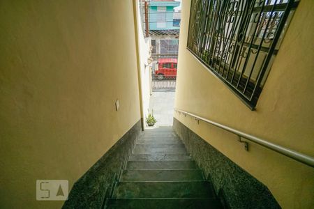 Casa à venda com 210m², 3 quartos e 4 vagasEscada de entrada