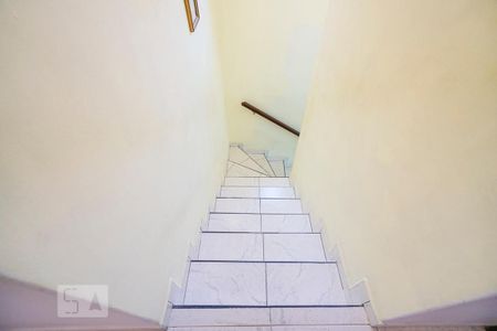 Casa à venda com 210m², 3 quartos e 4 vagasEscada