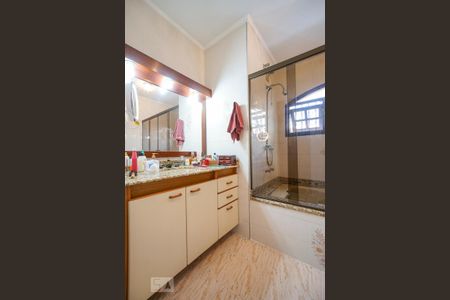 Casa à venda com 210m², 3 quartos e 4 vagasBanheiro suíte 01