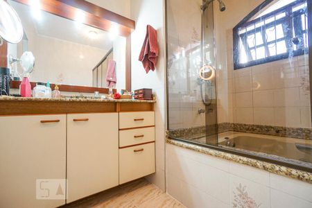 Casa à venda com 210m², 3 quartos e 4 vagasBanheiro suíte 01