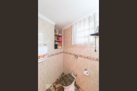 Lavabo de casa para alugar com 4 quartos, 140m² em Vila Dalila, São Paulo
