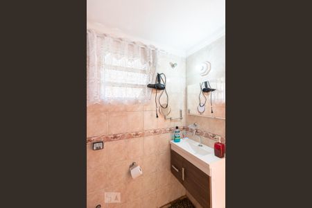 Lavabo de casa para alugar com 4 quartos, 140m² em Vila Dalila, São Paulo