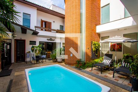 Casa à venda com 300m², 5 quartos e 3 vagasEspaço gourmet/Piscina