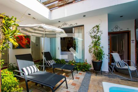 Casa à venda com 300m², 5 quartos e 3 vagasEspaço gourmet/Piscina