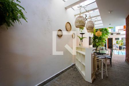 Casa à venda com 300m², 5 quartos e 3 vagasCorredor - Externo