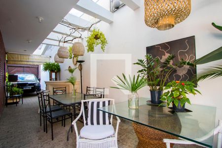 Casa à venda com 300m², 5 quartos e 3 vagasCorredor - Externo