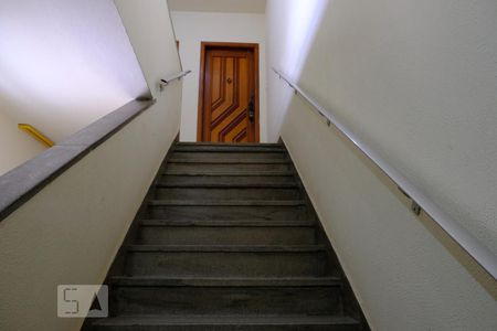 Apartamento à venda com 70m², 3 quartos e 2 vagasEscada para apartamento