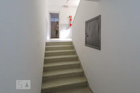 Apartamento para alugar com 70m², 2 quartos e sem vagaEscada