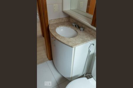 Apartamento à venda com 73m², 2 quartos e 2 vagasBanheiro do Corredor