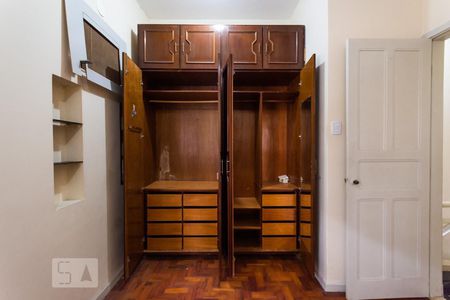 Armário quarto 1 de casa para alugar com 2 quartos, 126m² em Embaré, Santos