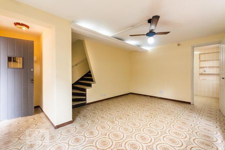 Sala de casa para alugar com 2 quartos, 126m² em Embaré, Santos