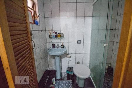 Banheiro de casa para alugar com 2 quartos, 55m² em Parque São Jorge, São Paulo